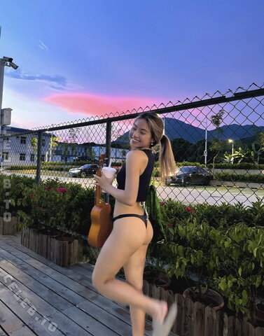 Elaine Gu nude photo 11