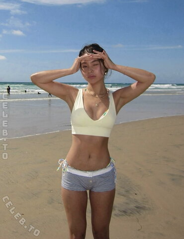 Elaine Gu nude photo 5