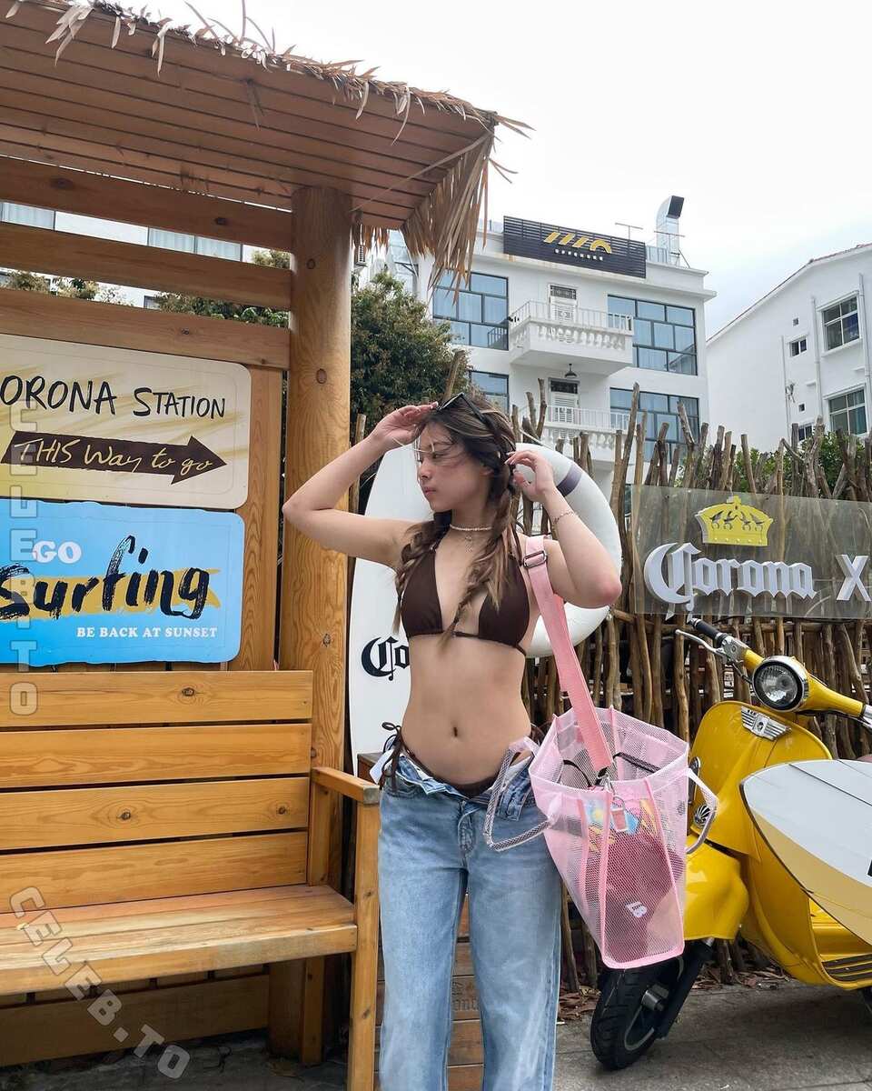 Elaine Gu nude photo 5
