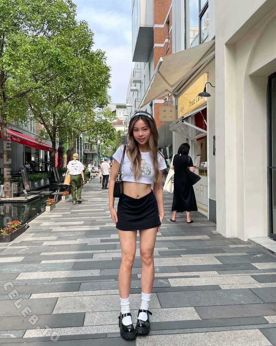 Elaine Gu nude photo 8