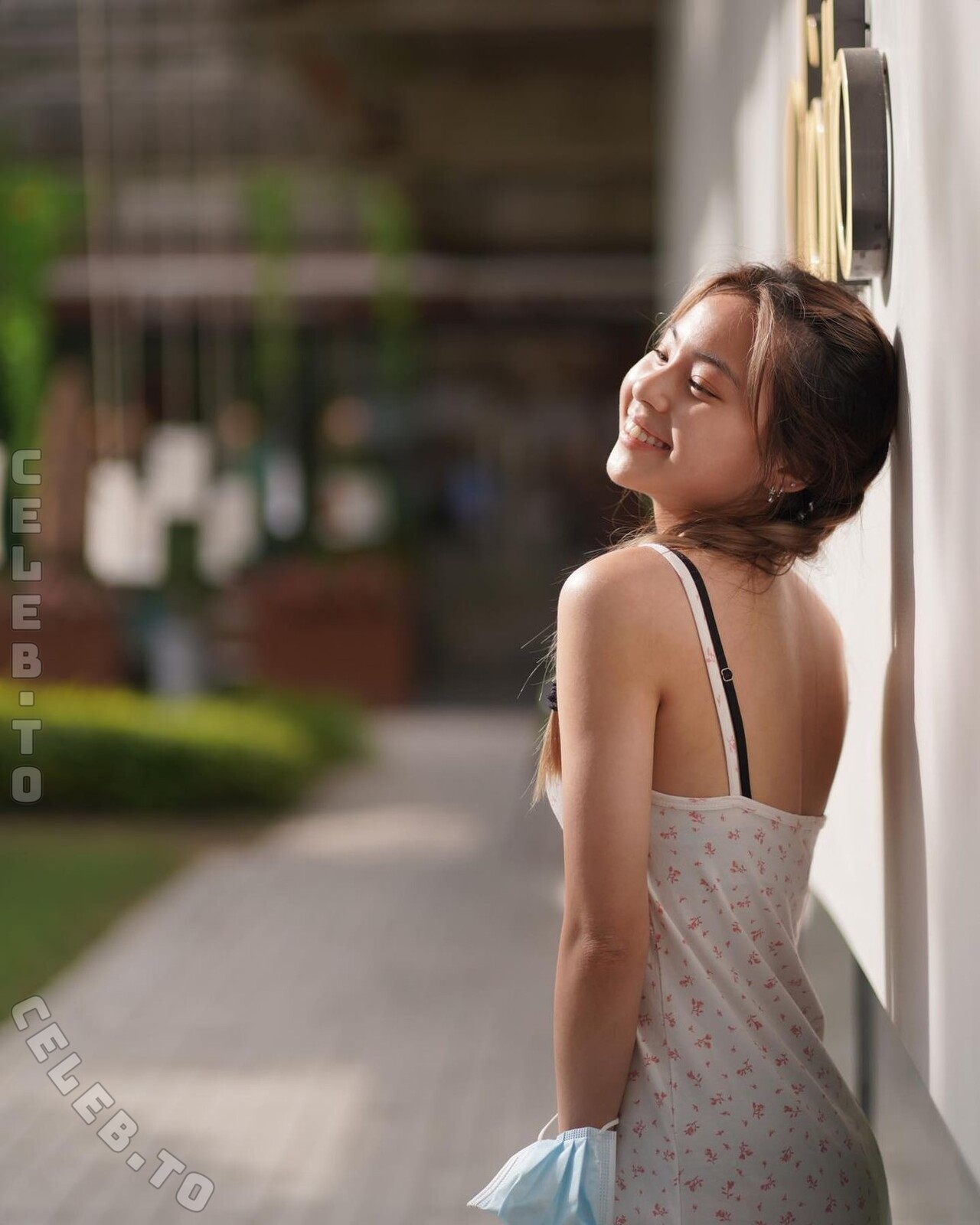 Elaine Gu nude photo 11