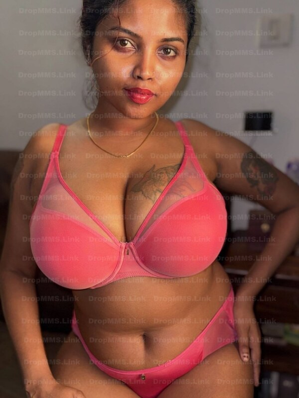 Elakkiya nude photo 7