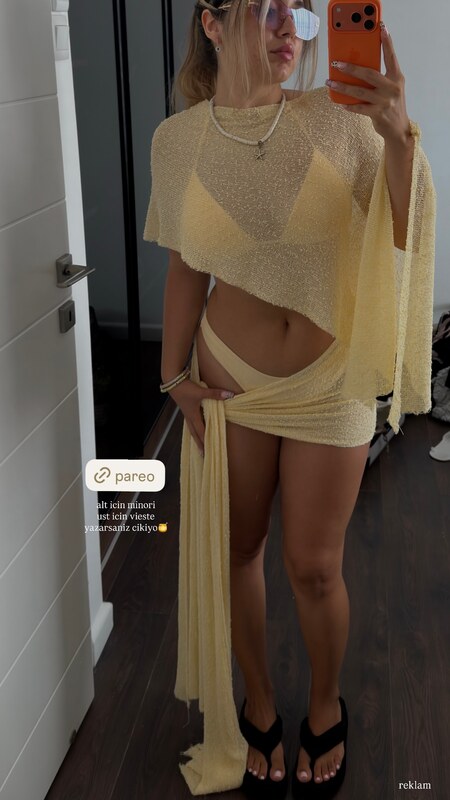 Elanur nude photo 1