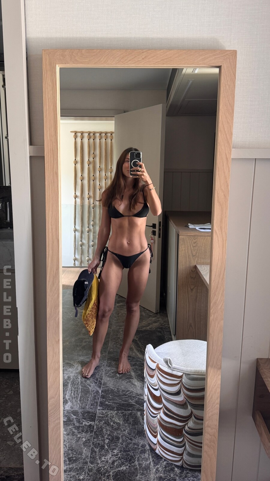 Elayna Carausu nude photo 4