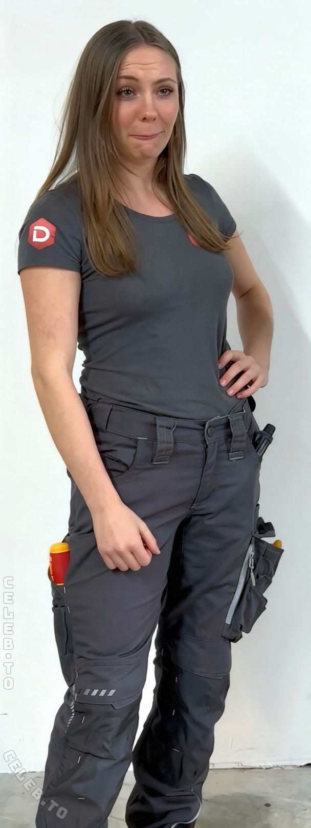 Elektrikerin Sara nude photo 3