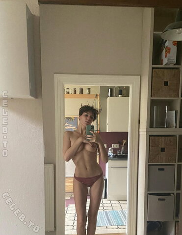 Elena Wolff nude photo 14