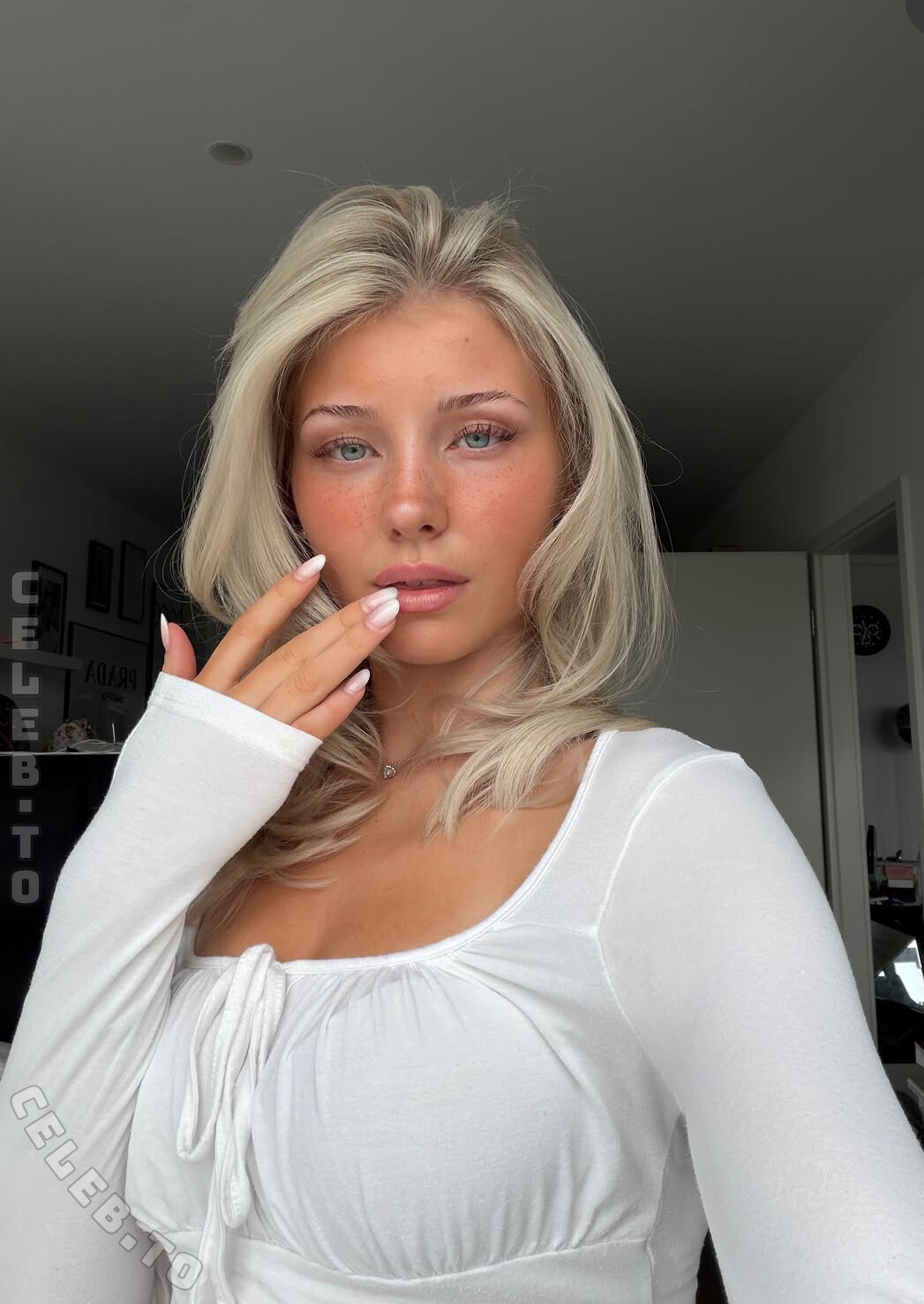 Elena Zoe nude photo 1