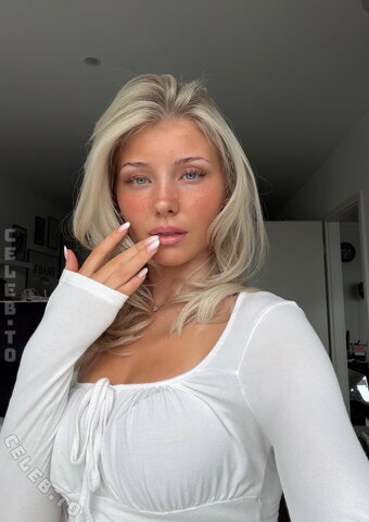 Elena Zoe – Deep eye contact