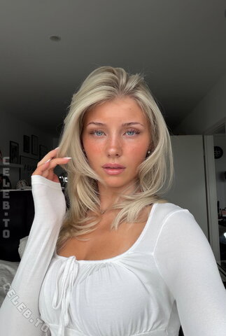 Elena Zoe nude photo 3