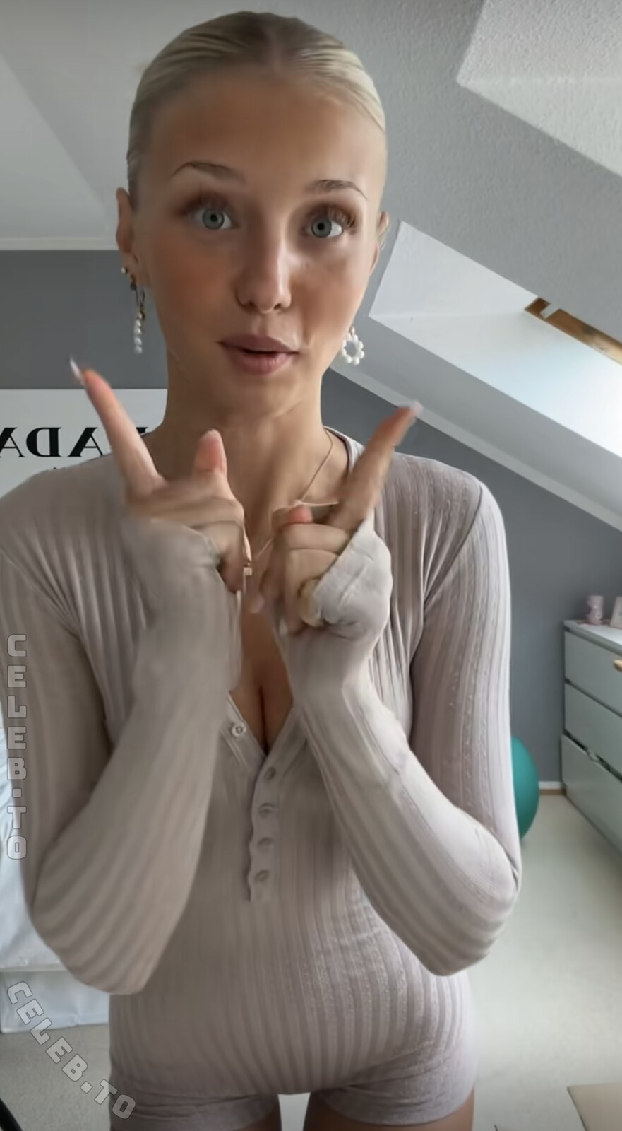 Elena Zoe nude photo 2