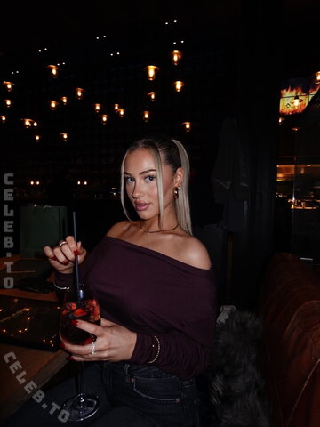 Elianabajrami nude photo 30