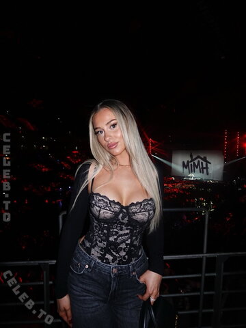 Elianabajrami nude photo 31