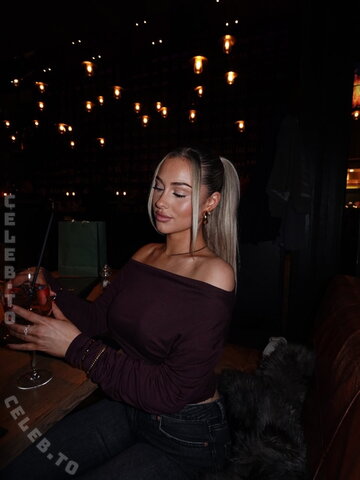 Elianabajrami nude photo 21