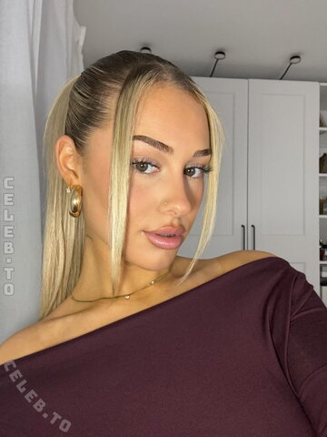 Elianabajrami nude photo 53