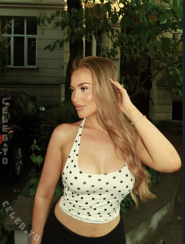 Elianabajrami nude photo 6