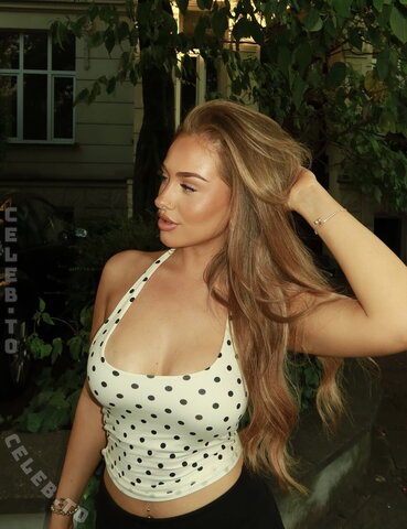 Elianabajrami nude photo 5