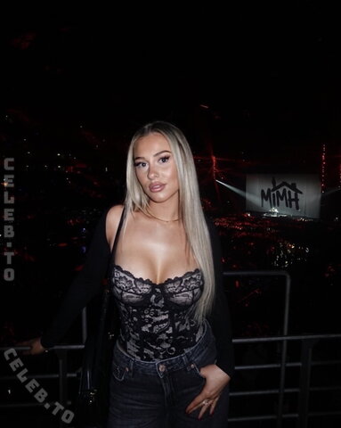Elianabajrami nude photo 2