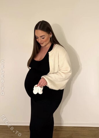 Elielizia / Elisa Kleber – Photo from her IG Story Does anyone know if she has pregnant content?