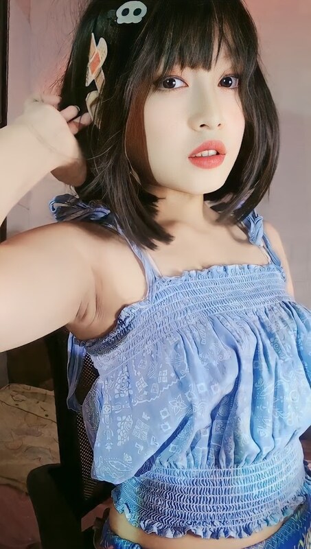 Elien nude photo 1