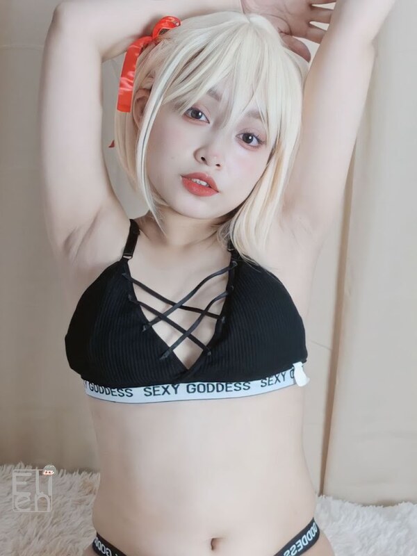 Elien nude photo 9