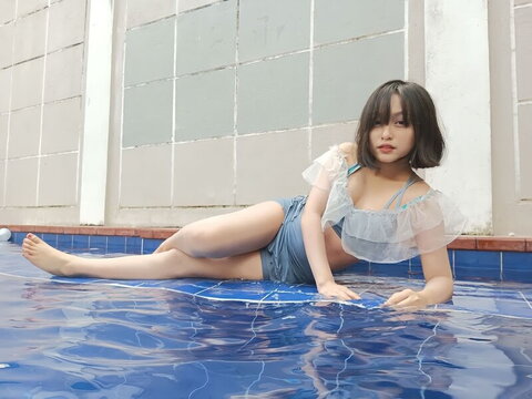 Elien nude photo 4