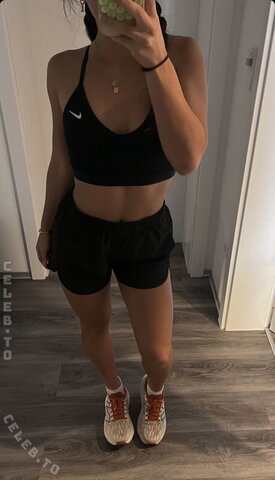 Elifvrz Hot (3 photos)