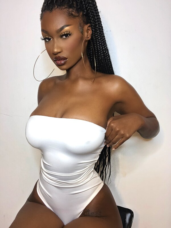 Elinda San nude photo 6