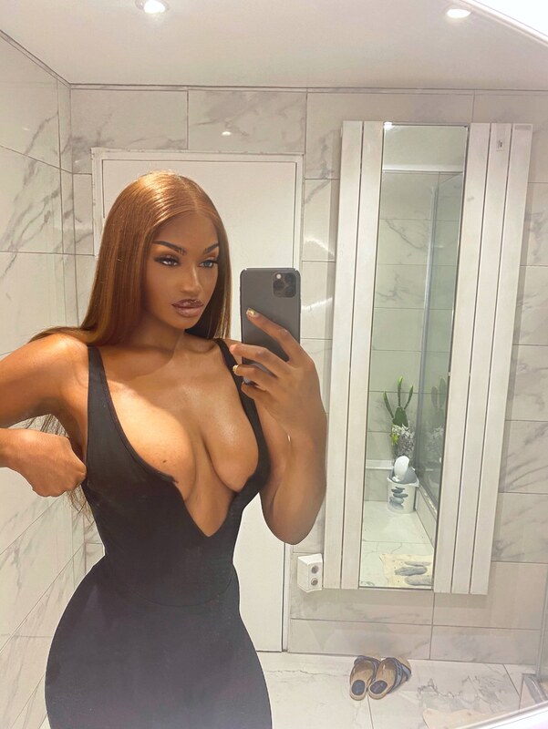 Elinda San nude photo 1