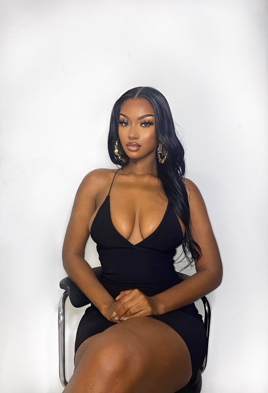 Elinda San nude photo 5
