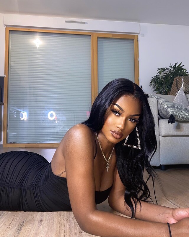 Elinda San nude photo 7