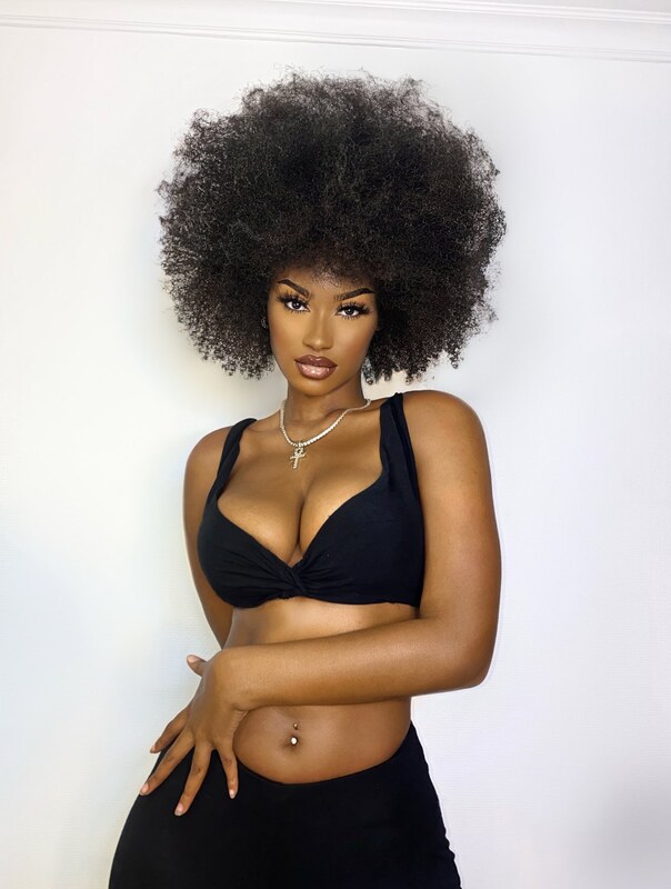 Elinda San nude photo 9