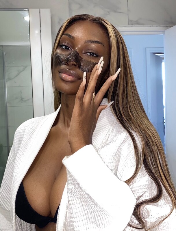 Elinda San nude photo 11