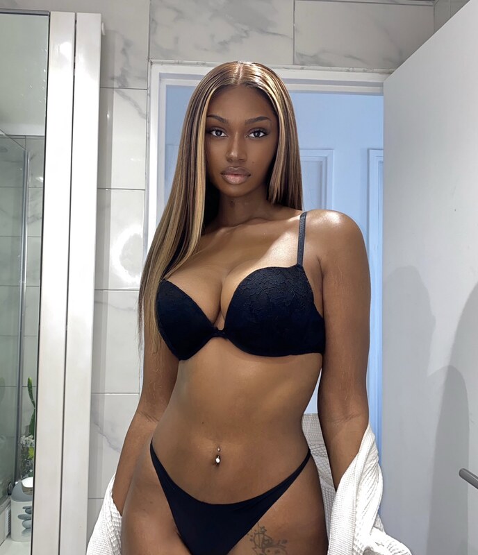 Elinda San nude photo 12