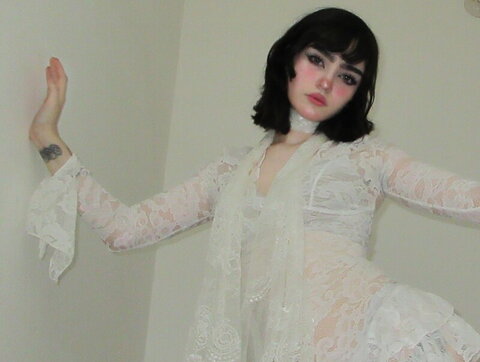 elinoiiddx nude photo 6