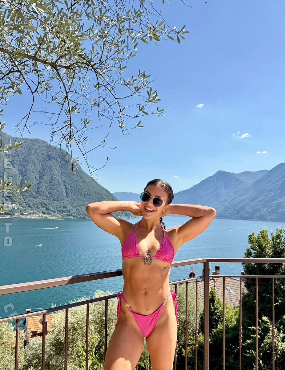 Elisa Meneghini nude photo 2