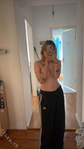 elisabeth.schneider nude photo 16