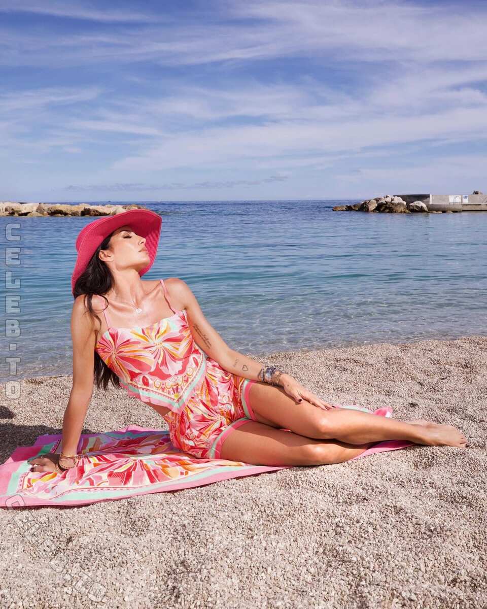 Elisabetta Gregoraci nude photo 11