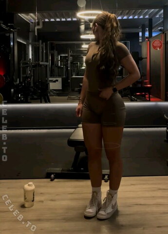 Elisa.vhs nude photo 12