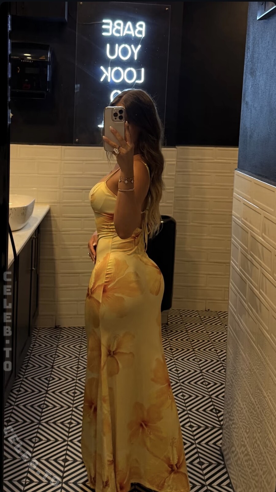 Elisa.vhs nude photo 1