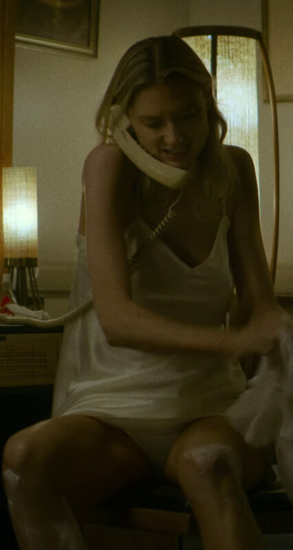 Elizabeth Debicki nude photo 2