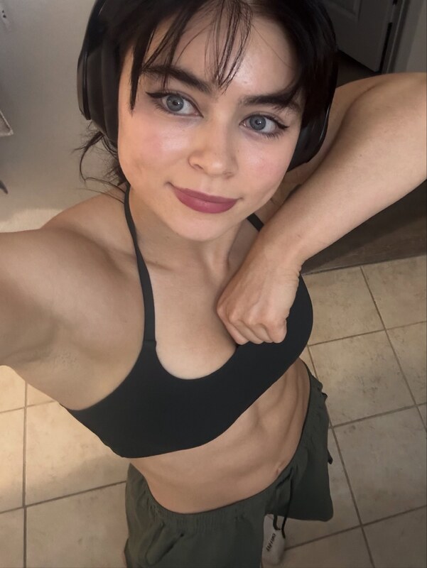 Elizabeth Reynoso nude photo 3