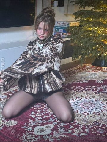 Elizabeth Vasilenko nude photo 59