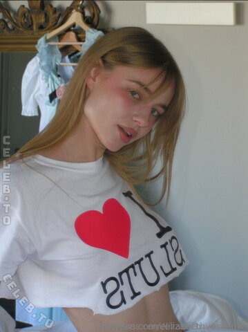 Elizabeth Vasilenko nude photo 111