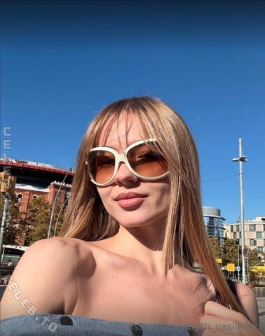 Elizabeth Vasilenko nude photo 18