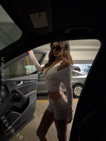 Ella Cervetto nude photo 16