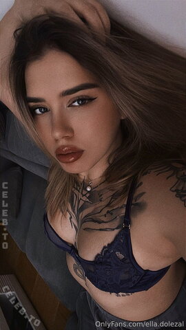 Ella Dolezal nude photo 3