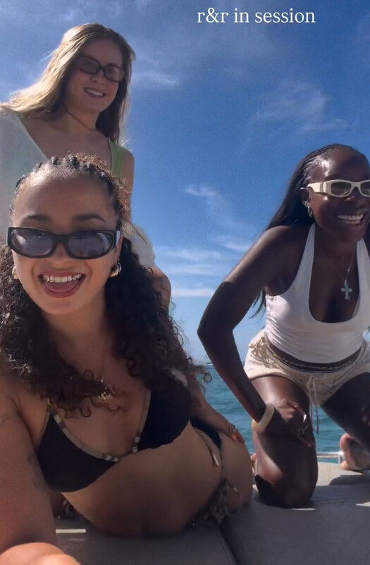Ella Eyre nude photo 6
