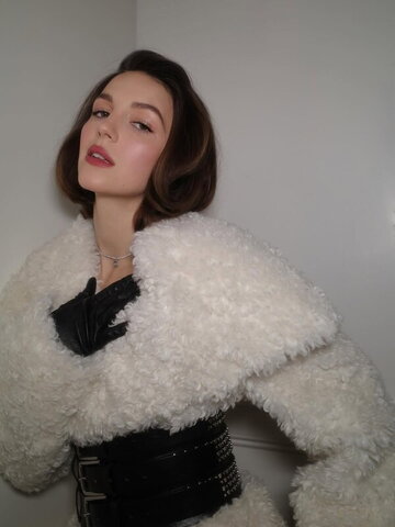 Ella Hunt Fresh (3 photos)