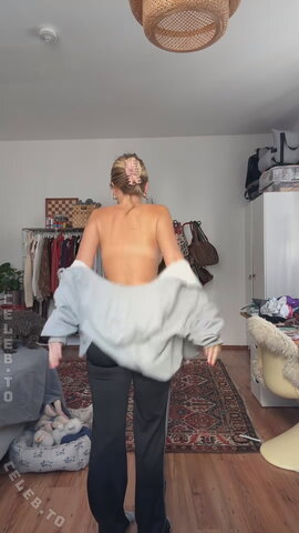 Ella Kania nude photo 9
