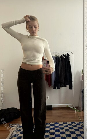 Ella Kania nude photo 30